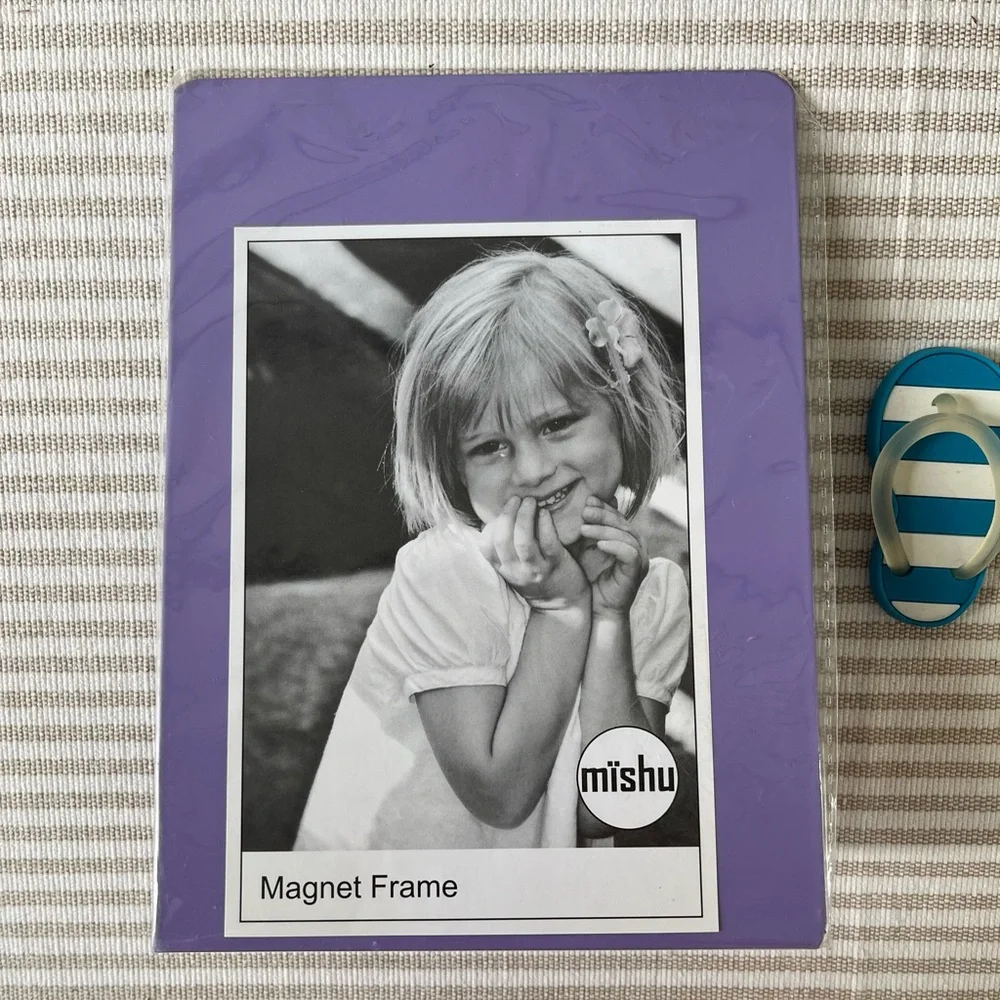 Mishu Purple Magnetic Picture Frame with Flip Flop Accent